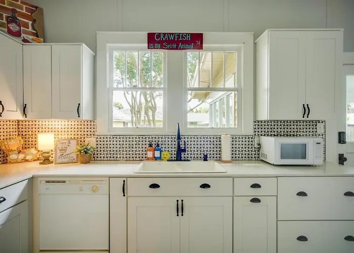 Pet-Friendly Historic Home: Downtown Breaux Bridge