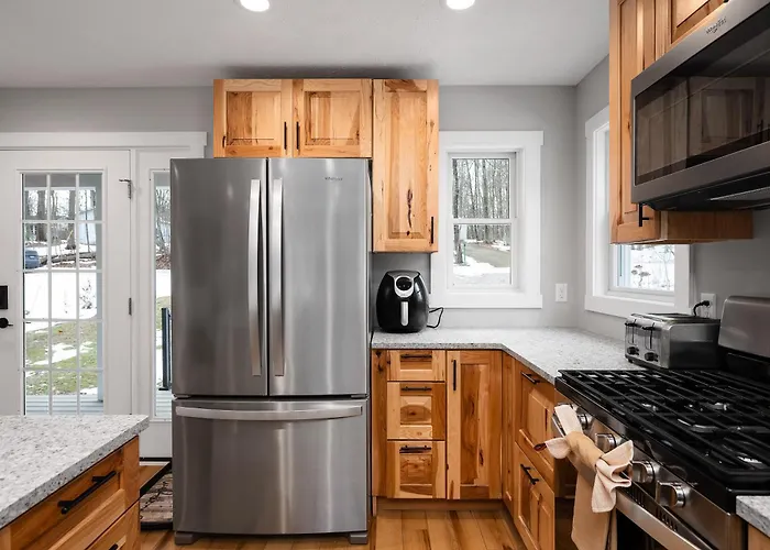 Newly Built Modern Gem With 4 Beds Sanford Lake Access Close To Traverse City & Dunes