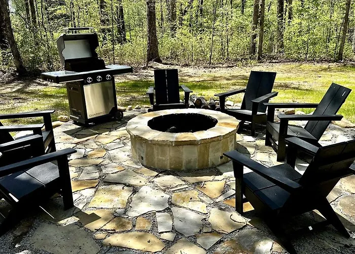 Relaxing Cabin Nestled Amidst Trees And Fire Pit Provided In Monteagle, Tennessee