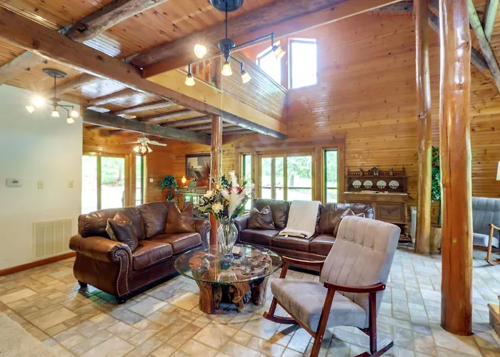 Game Room + Roof Deck: Ozarks Group Getaway!