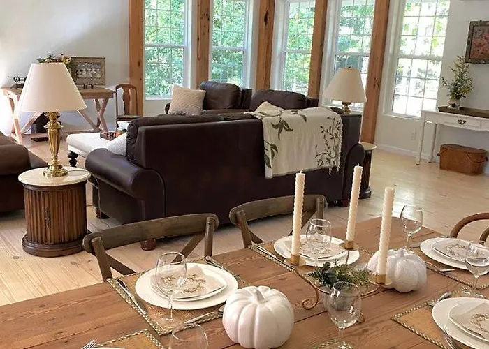 Charming Farmhouse Cottage Perfect For Family-Friendly Getaways In Signal Mountain, Chattanooga