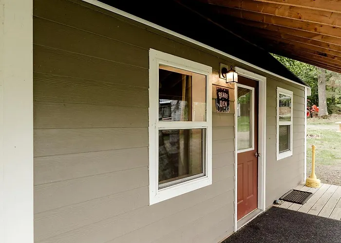 Impressive Cabin With Nice Sights In Portage Lake, Maine