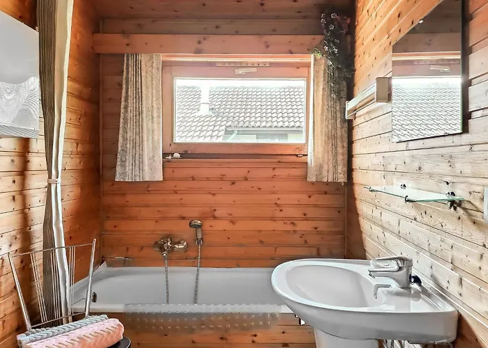 2 Bedroom Nice Home In Westende
