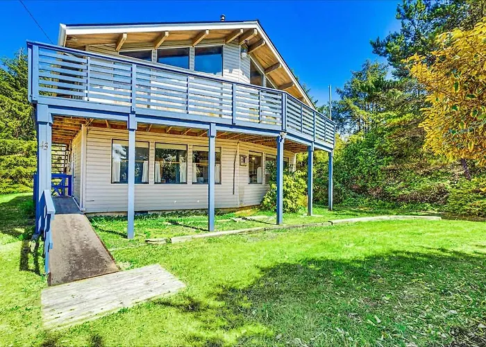 Cozy Copalis Beach Cottage Escape