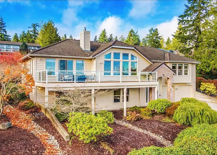 Spacious 3Br 2 5Ba With Spectacular Water Views