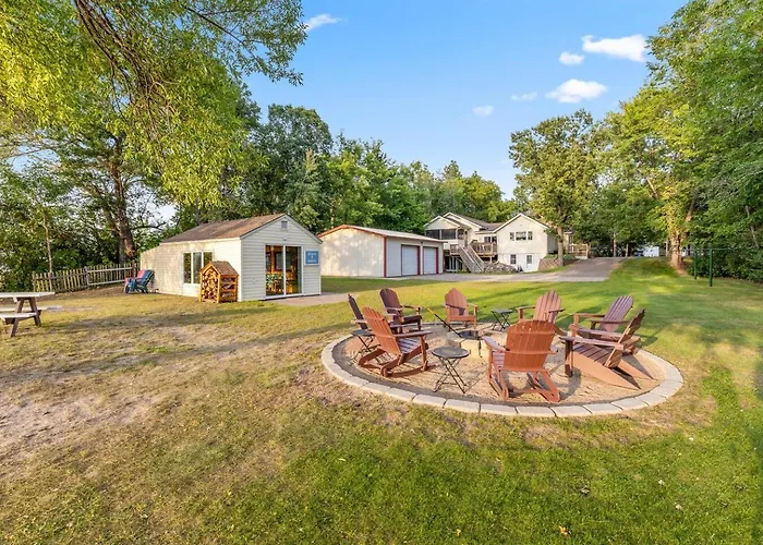 Lakefront Hot Tub Retreat W/ Mega Arcade