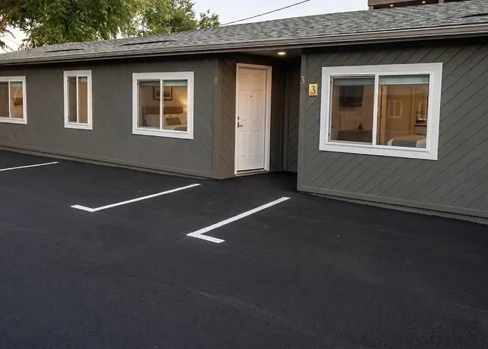Longmont Lodge & Rv Park
