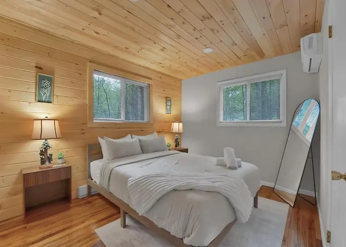 Private Cozy Cabin With Fire Pit