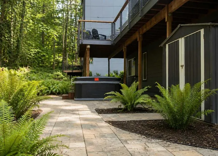 Fernwood Retreat Hot Tub Trails