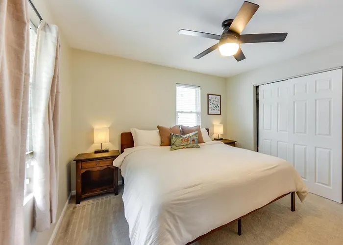 5 Houses To Elizabeth Lake! Family Getaway W/ Yard
