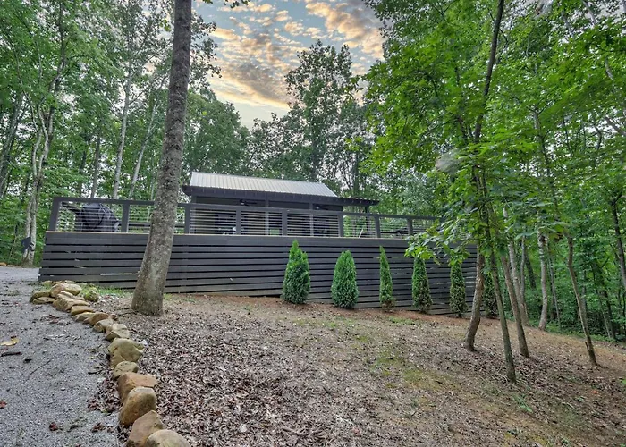 Pet-Friendly Cabin With Private Deck And Bbq In Tennessee
