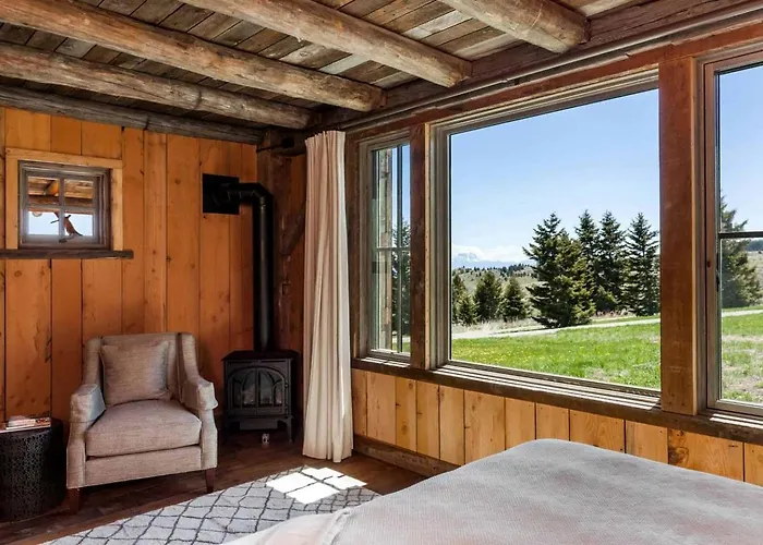 Bear'S Den In Ennis, Montana