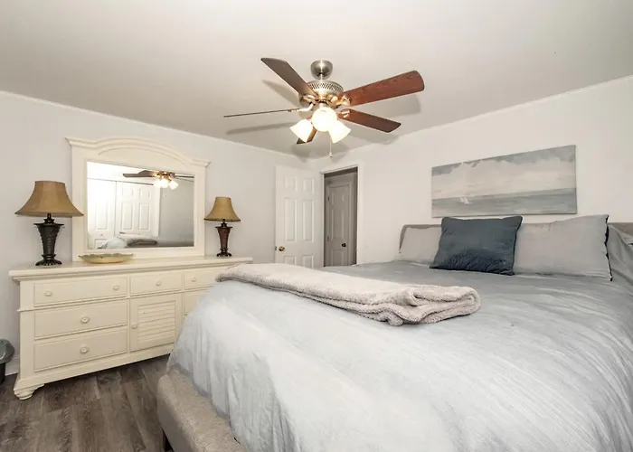 Big Family Paradise: Riverfront Getaway For A Relaxing Stay In Wakulla County, Fl