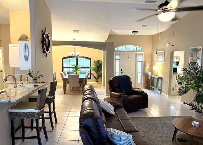 Pool Retreat & Minutes To Beach