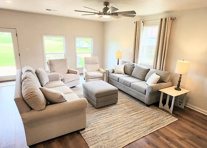 Fairhope Dreams Farmhouse: Private Modern Retreat