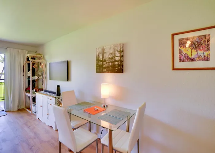Beachside Molokai Condo W/ Lanai & Pool Access!