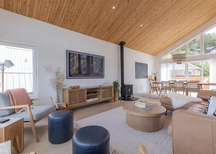 Eaglewood Guesthouse-Walking To Shops, Sauna, Ev