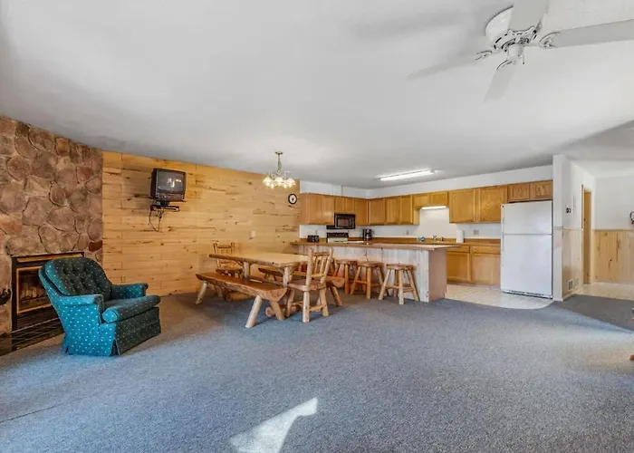 Lakeside Condo #21 4Br 4Ba Timberlane Resort