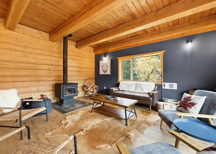 Cabin On Private 8-Acre Lake