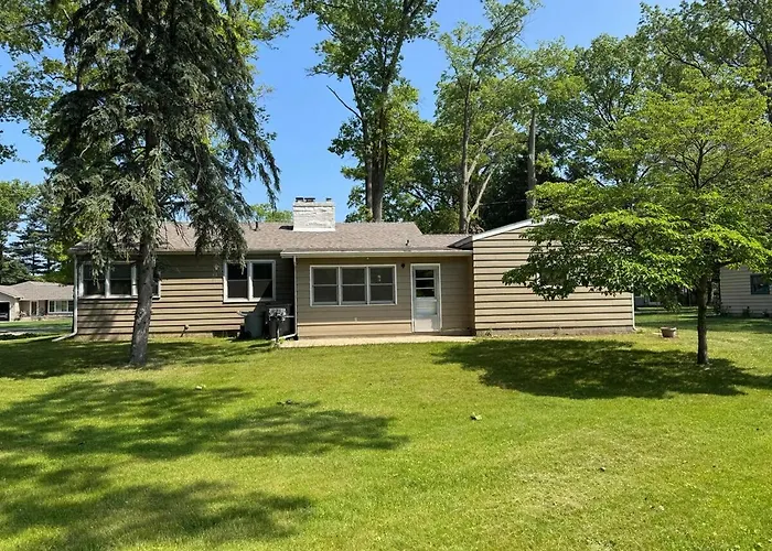 Beautiful 2 Bedroom House In Michigan City