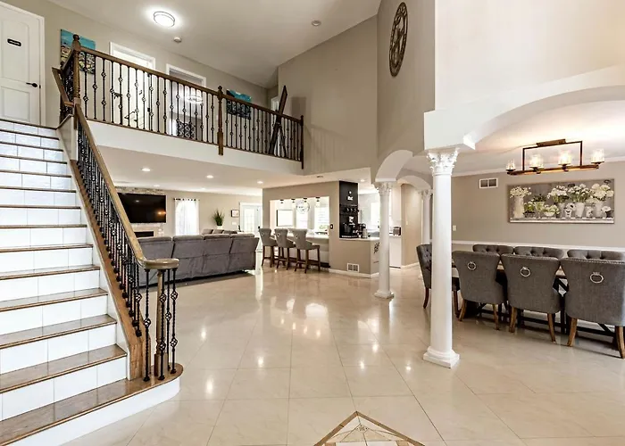 Modern Villa With Sauna, Pool & Panoramic Views In Bushkill, Pennsylvania