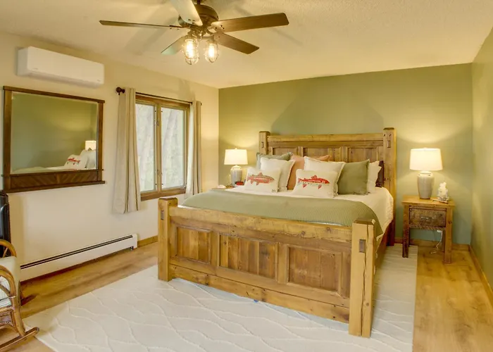 Mtn-View Deck & Fire Pit! 2-Cabin Retreat In Cody
