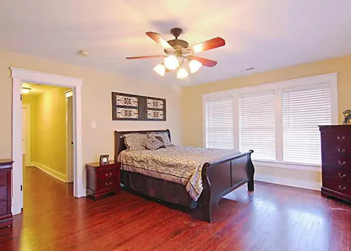 Spacious 2Br Condo Near Wilson Park And Live Music