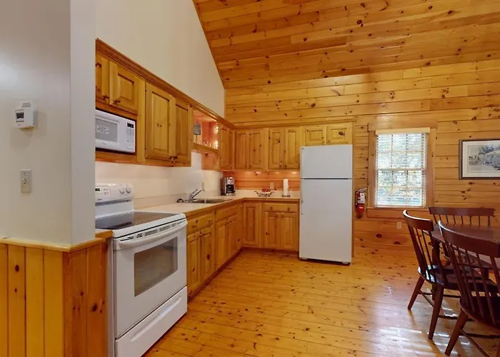 Dog-Friendly Cabin Retreat With Full Kitchen, Private Deck, Firepit & Hiking