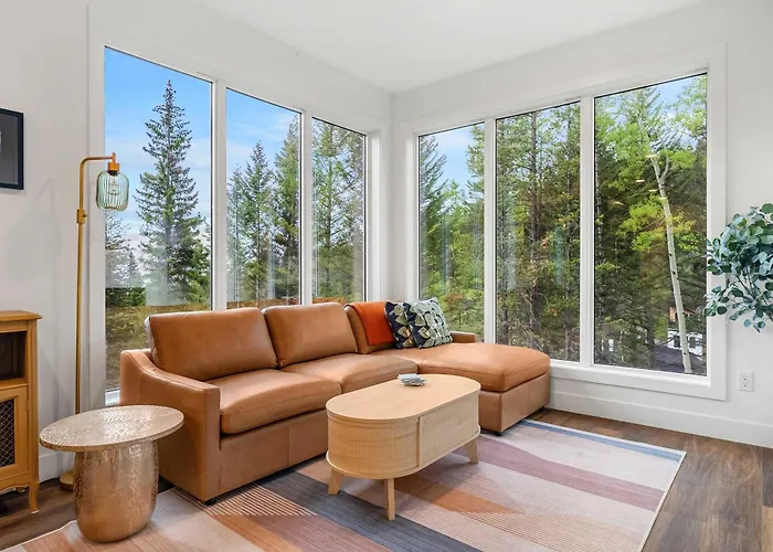 The Ravenswood Mountain Escape In Crowsnest Pass