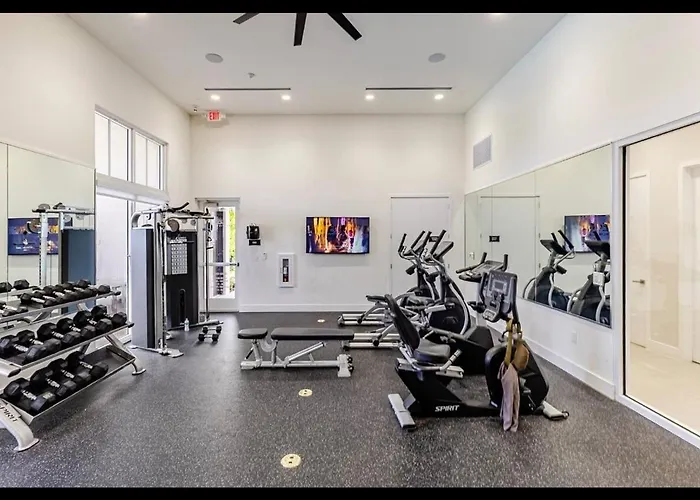 Modern Private Room With Pool & Gym