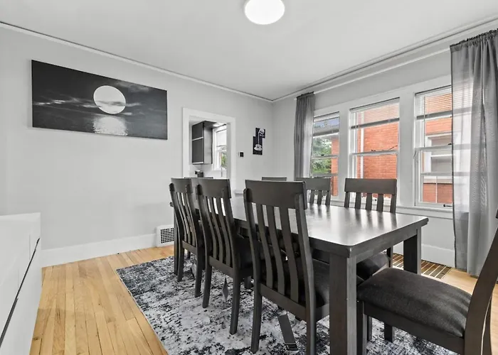 2 Bedroom - Fully Equipped Dearborn Home
