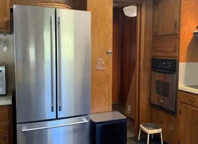 Lakefront Mid-Century Modern 4 Bedroom Home