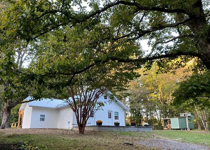 Charming Farmhouse Cottage Perfect For Family-Friendly Getaways In Signal Mountain, Chattanooga