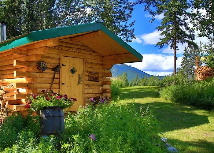 Scenic Luxury Lodge With 360° Mountain Views & Creekside Sauna Near Log Cabin Creek, Tok Alaska