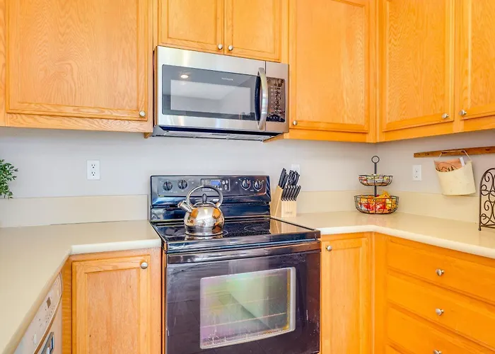 Sierra Foothills Retreat With Public Lake Access