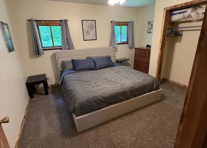 Maple Ridge Trail Side Cabin