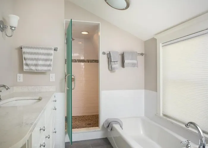 Rockledge Estate: 5 Bedroom, 3 1/2 Bathroom House