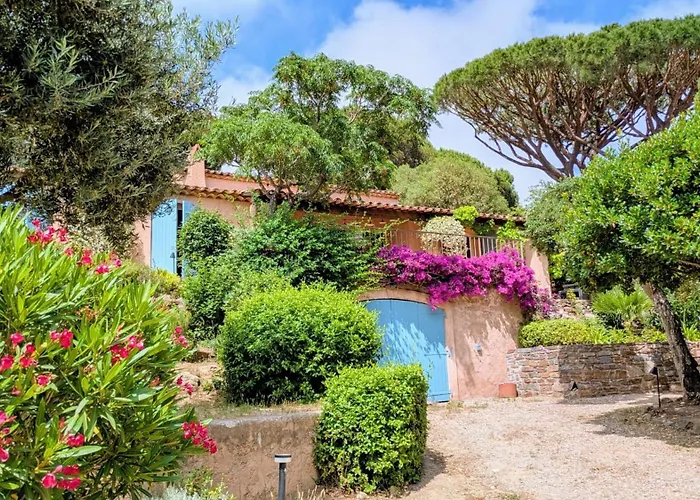 Villa Avec Piscine Et Vue Mer A Ramatuelle, L'Escalet