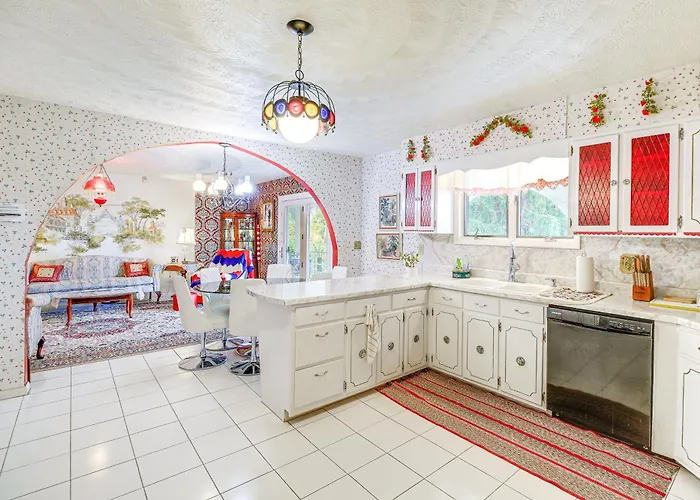 Princeton Mtn-View Estate: Vintage Charm