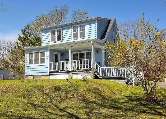 Glaucous Manor | Lake Views Basecamp, Heart Of Baddeck