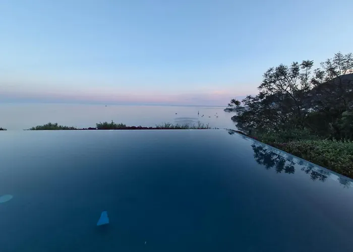 Villa La Meridienne-Piscine-Vue Mer-9 Pers