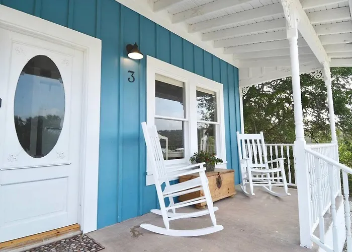 Beautiful Texas Cottage For A Romantic Canyon Lake Getaway