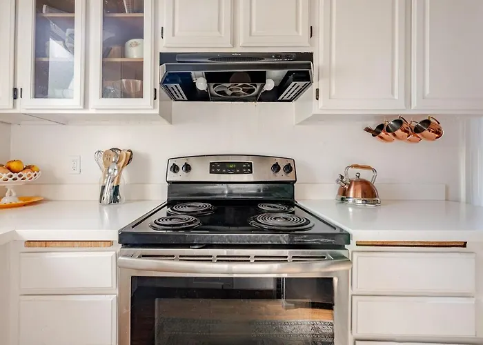 1932 Eduardian San Rafael Home, 3 Bed 2 Bath Upstairs Flat