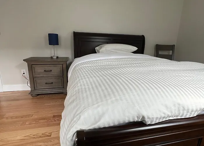 Airport And Boston Room