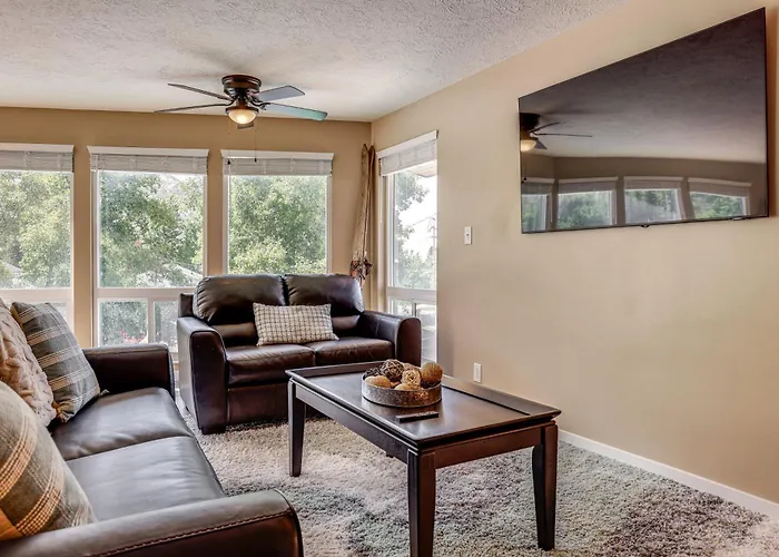 Hot Tub, Game Room, Putting Green! Ogden Oasis