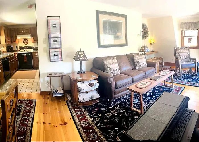 Lakeside Cottage Escape Near Lake Winnipesaukee, New Hampshire