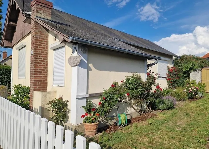 Maison Avec Jardin Et Parking, Pres De Toutes Commodites