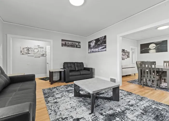2 Bedroom - Fully Equipped Dearborn Home