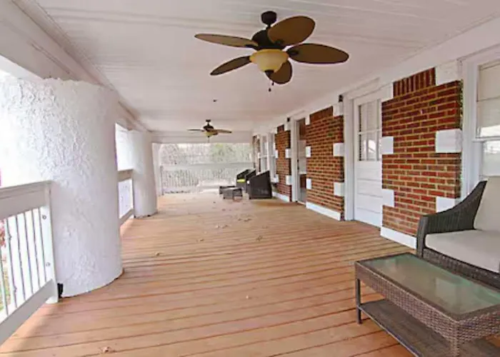 Cypress Creek Getaway Near Downtown With Patio
