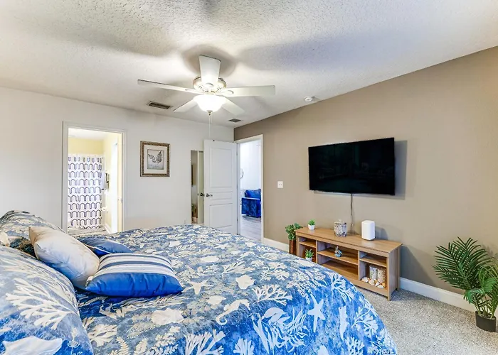 Heart Of Lake County! Family Escape W/ Lanai, Pool
